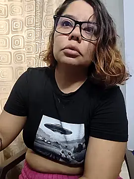 Snapshot of saenz_eymi chatting on May 13, 2026, 5:10 pm saenz eymi online show from May 13, 2026, 5:10 pm
