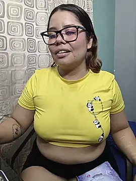 Snapshot of saenz_eymi chatting on May 19, 2026, 1:56 am saenz eymi online show from May 19, 2026, 1:56 am