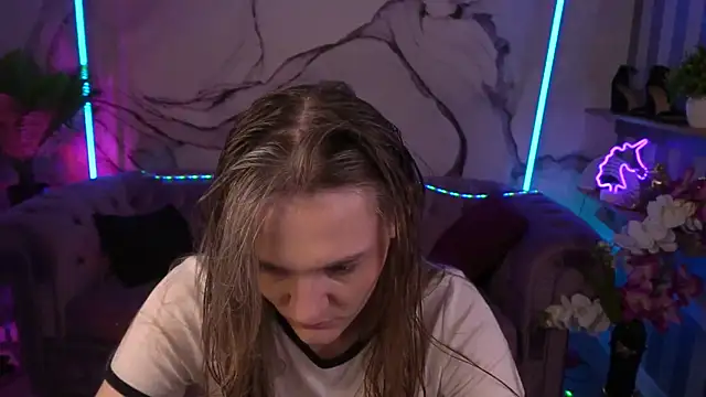 DiamondGoldie online show from September 18, 2025, 6:59 am