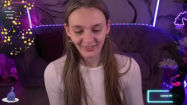 DiamondGoldie online show from September 21, 2025, 6:53 pm