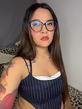 Snapshot of Linda_Bellucci chatting on July 10, 2026, 4:17 am Linda Bellucci online show from July 10, 2026, 4:17 am