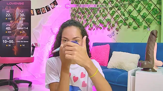 Karen Ariass online show from October 22, 2025, 1:55 pm