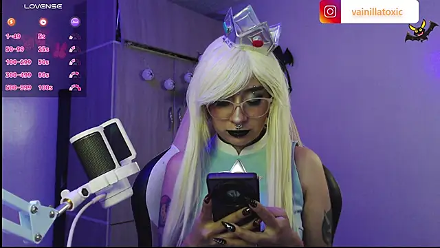 Snapshot of vainilla_doll chatting on October 3, 2025, 1:24 am vainilla doll online show from October 3, 2025, 1:24 am