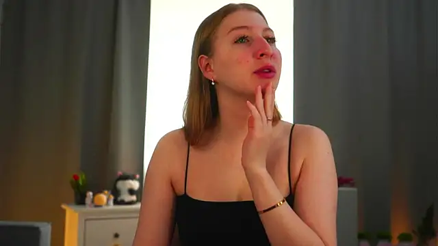 Snapshot of LorettaGladman chatting on April 3, 2026, 4:10 am LorettaGladman online show from April 3, 2026, 4:10 am