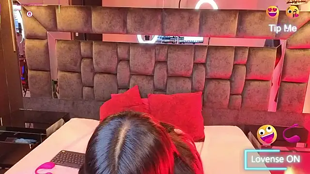 Aniajoness  online show from February 21, 2026, 4:41 pm