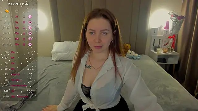 Snapshot of MikaBloom chatting on February 20, 2026, 6:48 am MikaBloom online show from February 20, 2026, 6:48 am