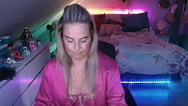 Snapshot of Mrs-Aurora chatting on May 16, 2026, 7:01 pm Mrs-Aurora online show from May 16, 2026, 7:01 pm