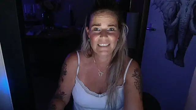 Snapshot of Mrs-Aurora chatting on July 5, 2026, 10:28 pm Mrs-Aurora online show from July 5, 2026, 10:28 pm
