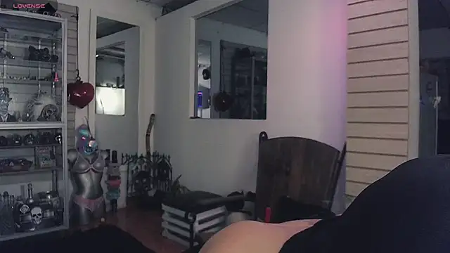 xinamora online show from November 7, 2025, 5:07 am