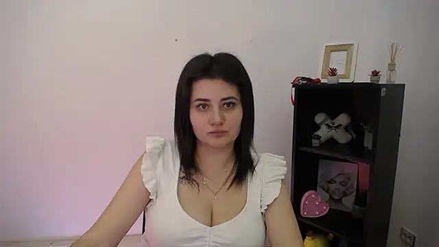 Katrin kiss  online show from December 22, 2025, 2:03 pm