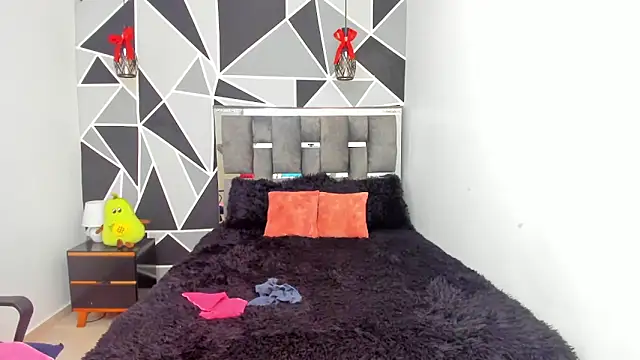 valeria-duarte online show from April 5, 2026, 5:54 pm