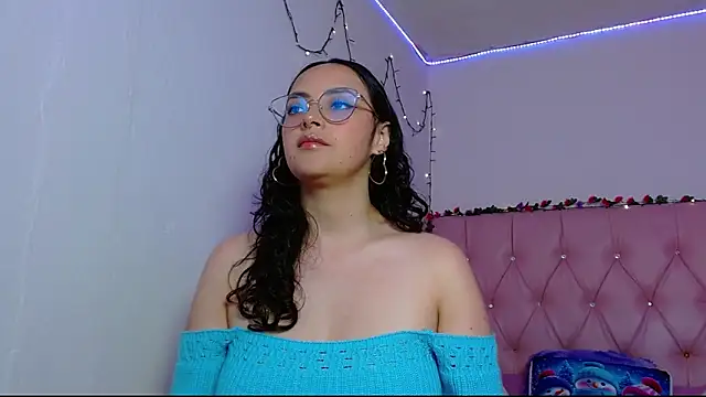 manumeow1 online show from December 21, 2025, 9:55 pm