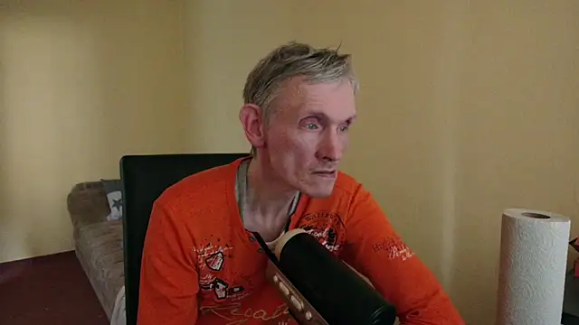 Snapshot of k74robert chatting on February 10, 2026, 1:04 pm k74robert online show from February 10, 2026, 1:04 pm