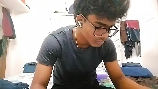 Snapshot of Rahulisagoodguy chatting on November 7, 2025, 10:48 am Rahulisagoodguy online show from November 7, 2025, 10:48 am