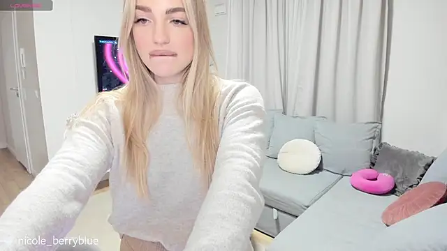 nicole blueberry online show from October 19, 2025, 4:18 pm