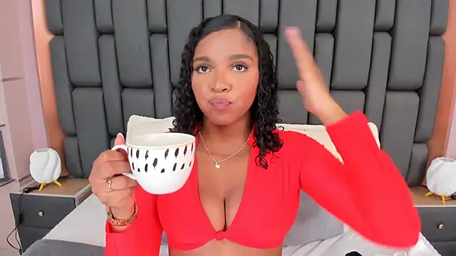 LisaMendez online show from October 31, 2025, 4:02 am