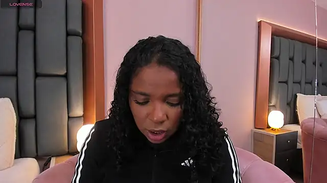 LisaMendez online show from February 4, 2026, 4:07 am