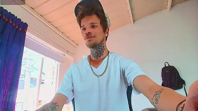 Snapshot of Gold_Loyal77 chatting on December 1, 2025, 3:06 pm Gold Loyal77 online show from December 1, 2025, 3:06 pm