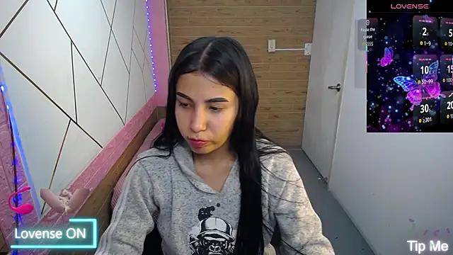 isabella rossee online show from November 5, 2025, 7:58 pm