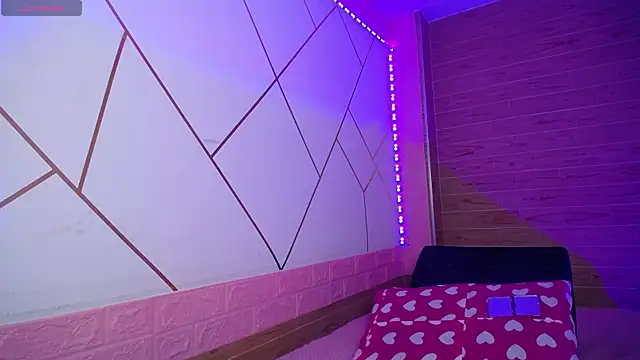 isabella rossee online show from November 18, 2025, 8:46 pm