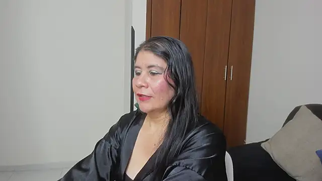 kiraGeiner online show from May 24, 2026, 12:59 am