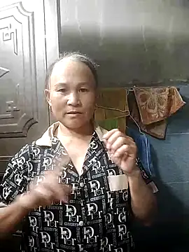 Snapshot of phlin1 chatting on May 13, 2026, 4:43 am phlin1 online show from May 13, 2026, 4:43 am