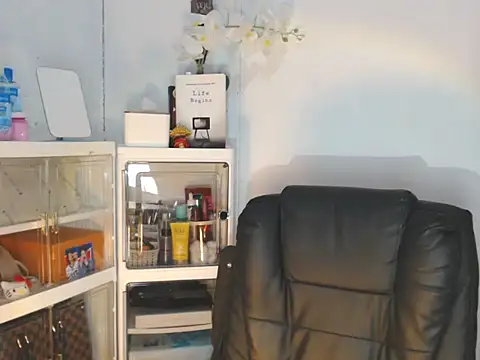 Snapshot of skinny_gracie chatting on July 1, 2026, 12:23 am skinny gracie online show from July 1, 2026, 12:23 am