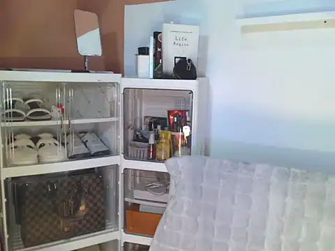 Snapshot of skinny_gracie chatting on July 21, 2026, 9:22 am skinny gracie online show from July 21, 2026, 9:22 am