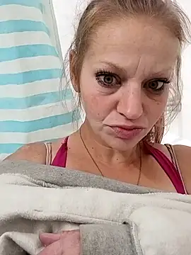 IrishGoddess69247 online show from January 17, 2026, 2:33 pm