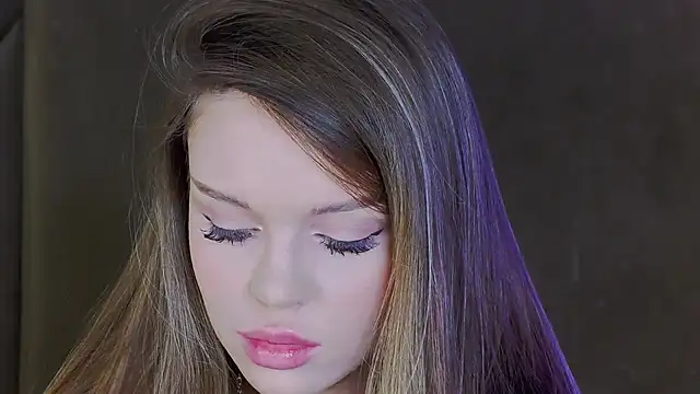 MarilynNova online show from November 30, 2025, 4:38 am