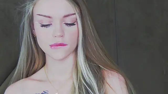 MarilynNova online show from April 14, 2026, 4:40 am