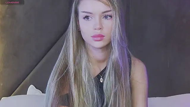 MarilynNova online show from June 6, 2026, 4:50 am