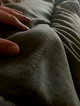 Snapshot of MuzzyFacing chatting on November 28, 2025, 10:40 am MuzzyFacing online show from November 28, 2025, 10:40 am