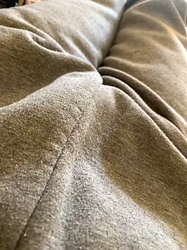 Snapshot of MuzzyFacing chatting on February 26, 2026, 12:15 pm MuzzyFacing online show from February 26, 2026, 12:15 pm