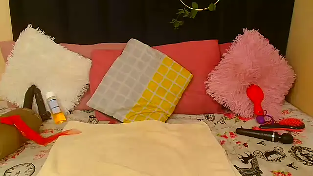 AmazingDarkDoll online show from October 25, 2025, 4:35 pm