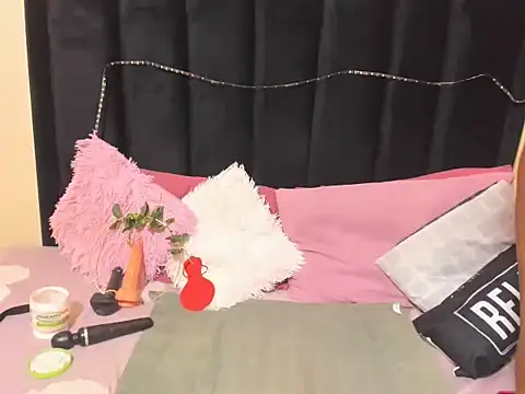 Snapshot of AmazingDarkDoll chatting on February 14, 2026, 11:18 am AmazingDarkDoll online show from February 14, 2026, 11:18 am