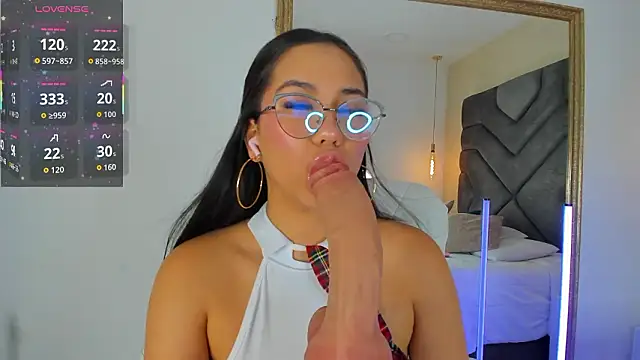 Jazmiinee online show from February 23, 2026, 7:22 pm