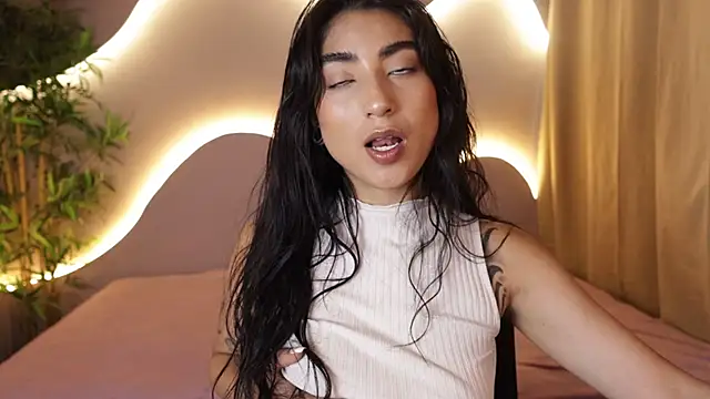 Emma and Issac online show from March 16, 2026, 8:24 pm