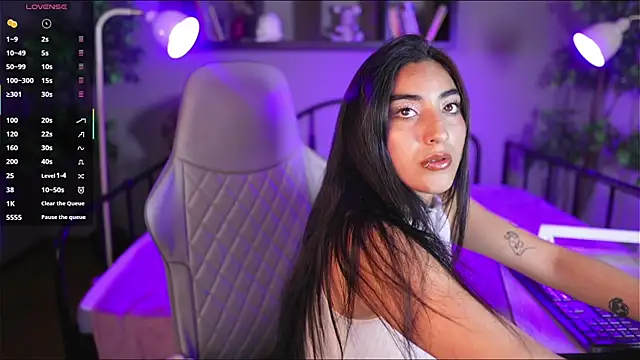 Emma and Issac online show from April 16, 2026, 10:12 pm