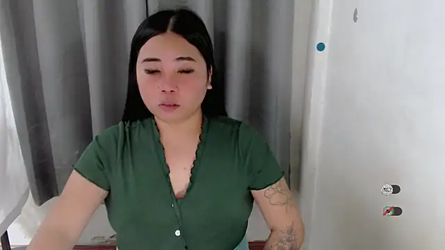 Snapshot of Yhana_Slut chatting on September 18, 2025, 2:08 pm Yhana Slut online show from September 18, 2025, 2:08 pm