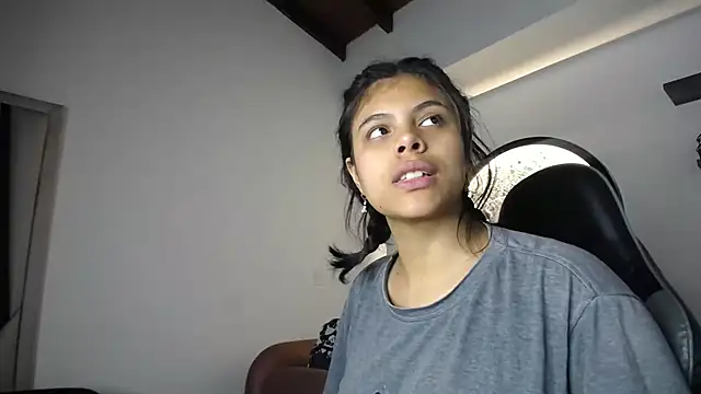 Aleja-02 online show from November 17, 2025, 8:47 pm