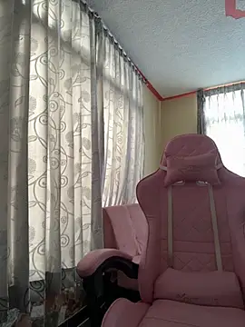 Snapshot of laure_torres chatting on September 17, 2025, 3:57 pm laure torres online show from September 17, 2025, 3:57 pm