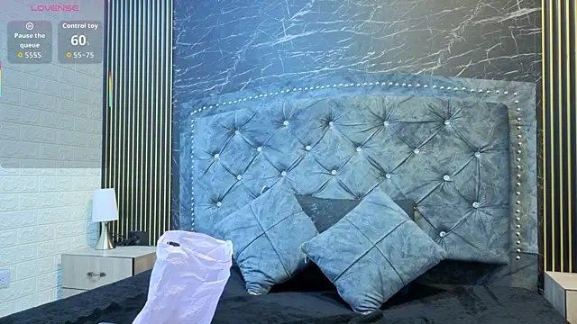 Snapshot of violett__golden chatting on September 23, 2025, 11:24 am violett golden online show from September 23, 2025, 11:24 am