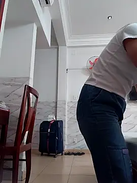 Snapshot of Anny-ly chatting on November 15, 2025, 8:22 am Anny-ly online show from November 15, 2025, 8:22 am