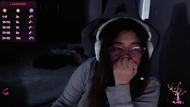 Pink girl0n online show from December 17, 2025, 9:54 pm