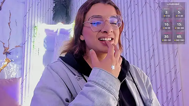 Naomy tay1 online show from April 13, 2026, 3:45 am