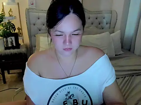 Snapshot of SweetHoney369 chatting on June 21, 2026, 7:22 am SweetHoney369 online show from June 21, 2026, 7:22 am