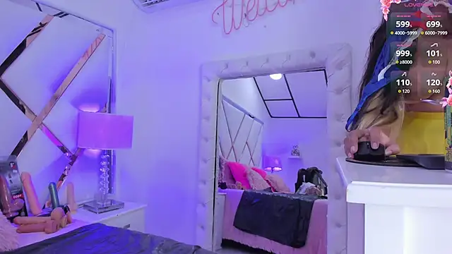 Snapshot of megann__up chatting on October 10, 2025, 3:27 am megann up online show from October 10, 2025, 3:27 am