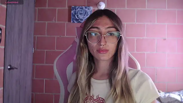 Andrea camilaaa online show from October 28, 2025, 2:20 pm