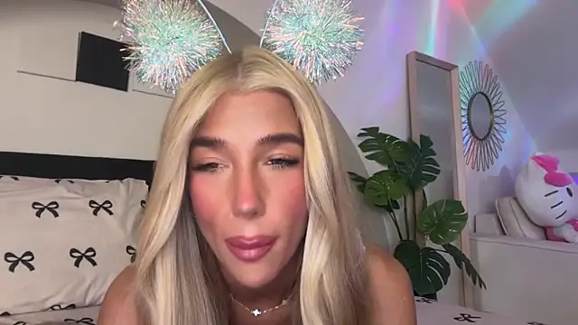 KENNIEXROSE online show from March 24, 2026, 11:43 pm